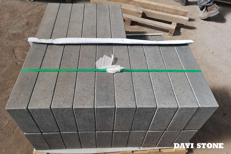Kerbs Black Granite Stone NEW G684 All sides flamed bevelled 3mm 50x25x10cm - Dayi Stone